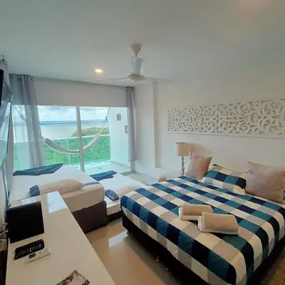 a bedroom with two beds and a desk with a computer at Apartamento Morros 922 in Cartagena de Indias