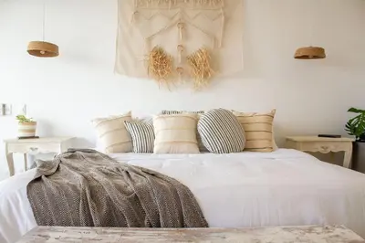 a bedroom with a bed with white sheets and pillows at Condominio frente al mar con acceso directo a la playa Morros Epic. in Cartagena de Indias