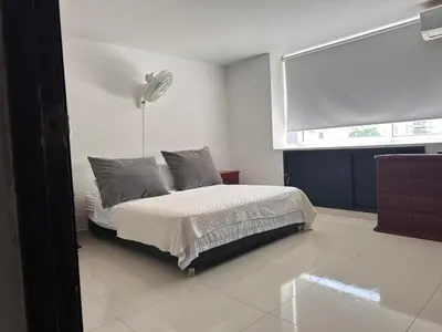 a bedroom with a bed and a window at Lindos apartamentos in Cartagena de Indias