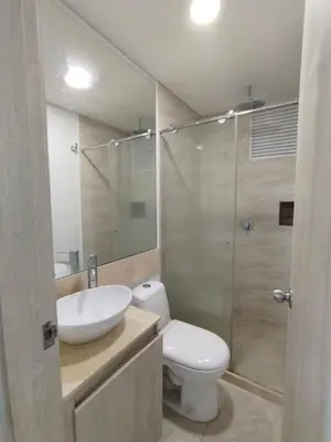 a bathroom with a toilet and a sink and a shower at Apto Vista Mar 2 cuadras Playa, Jaccuzi BBQ Wifi Parqueadero y Ascensor 7 Piso in Santa Marta