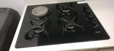 a stove top with a pair of scissors on it at Apto Vista Mar 2 cuadras Playa, Jaccuzi BBQ Wifi Parqueadero y Ascensor 7 Piso in Santa Marta