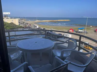 a table and chairs on a balcony with a view of the ocean at Vista a la Playa del Cabrero in Cartagena de Indias