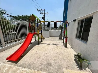 a playground with a red slide next to a building at Brisa de la Bahia in Cartagena de Indias