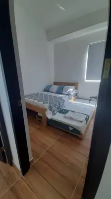 a bedroom with a bed in a room with a wooden floor at Apto en Coveñas cerca al mar in Coveñas