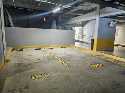 an empty parking lot in a parking garage at Apartamento en Condominio con acceso directo al mar en Cartagena in Cartagena de Indias