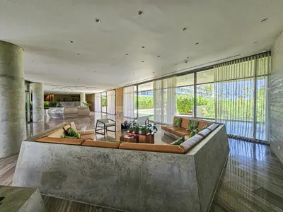 a large living room with a large couch in the middle at Apartamento en Condominio con acceso directo al mar en Cartagena in Cartagena de Indias
