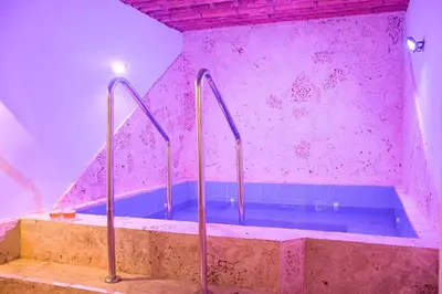 a bath tub in a room with pink walls at Casa Acogedora con Piscina - House Rouse 14 in Cartagena de Indias