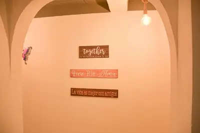 a room with two signs on a wall at Casa Acogedora con Piscina - House Rouse 14 in Cartagena de Indias