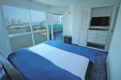 a bedroom with a bed and a large window at Apartamento de 3 habitaciones, 1103 in Cartagena de Indias