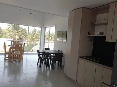 a kitchen and dining room with a table and chairs at Dúplex de lujo con vista al mar - San Bernardo del Viento in San Bernardo del Viento