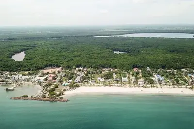 an aerial view of a beach with a resort at Cabaña 2 en la mejor playa de Coveñas in Coveñas