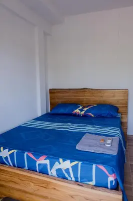 a bedroom with a bed with a wooden head board at Cabañas en San Antero Bambumar2 in San Antero