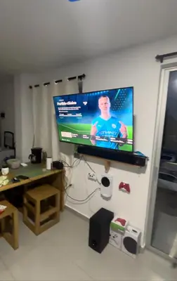 a flat screen tv on a wall in a living room at NAHIR apartamento de playa en condominio Palmar del viento in San Bernardo del Viento
