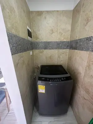 a small bathroom with a trash can in the corner at Campiña Stay Apartamento Amoblado in Cartagena de Indias