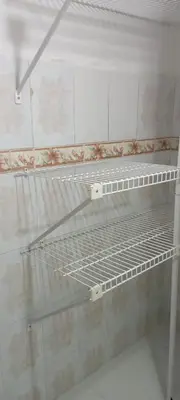 a empty white shelf in a room with tiles at Encantadora casa con ambiente guajiro #3 in Barranquilla