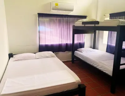 two bunk beds in a room with a window at Apartamentos Sol de Coveñas TI in Coveñas