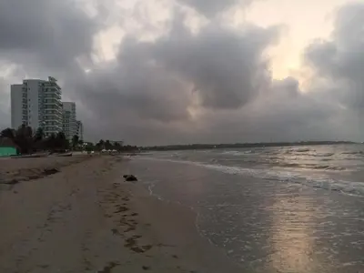 a beach with a cloudy sky and the ocean at Don Mathias # 2, Coveñas - Apartamento in Coveñas