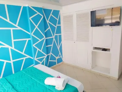 a bedroom with a blue and white wall at Apartamento Marbella - En Edificio Frente a la Playa cerca al centro Histórico in Cartagena de Indias