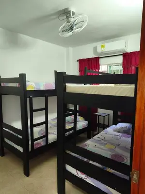 a room with three bunk beds in a room at Don Mathias # 1, Coveñas - Apartamento in Coveñas