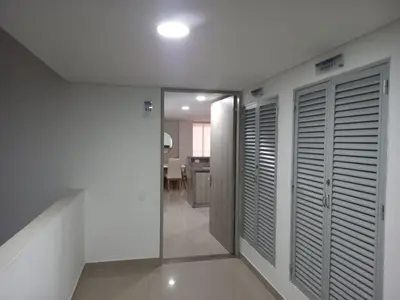 a room with a walk in closet and a hallway at APARTAMENTO OCEAN DRIVE 410 CARTAGENA in Cartagena de Indias