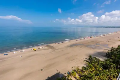 a view of a beach with people and the ocean at Morros Cartagena frente a playa Hotel las Américas Edificio Spiaggia Apto Duplex in Cartagena de Indias