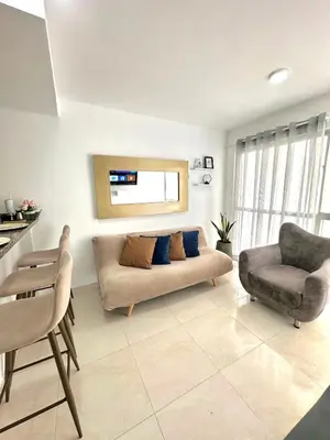 a living room with a couch and a chair at Apartamento vacacional cerca del mar in Cartagena de Indias