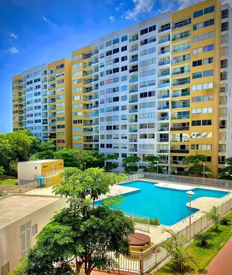 a large apartment building with a large swimming pool at Apartamentos Condominio Oporto - Cerca a Todo in Barranquilla