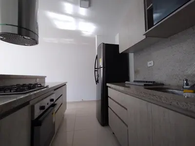 a kitchen with a refrigerator and a sink at Hermoso y acogedor apartamento al norte de Barranquilla sector BUENAVISTA in Barranquilla