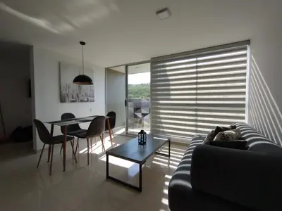 a living room with a couch and a table at Hermoso y acogedor apartamento al norte de Barranquilla sector BUENAVISTA in Barranquilla