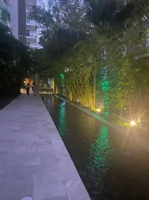 a river with green lights in a city at night at Apartamento completo vacacional in Cartagena de Indias