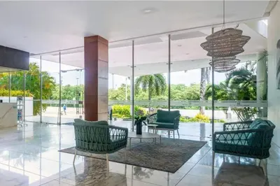 a lobby with chairs and a table in a building at Apartamento completo vacacional in Cartagena de Indias