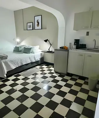 a bedroom with a black and white checkered floor at Céntrico y confortable apto Casa Doña Yola 3 in Cartagena de Indias