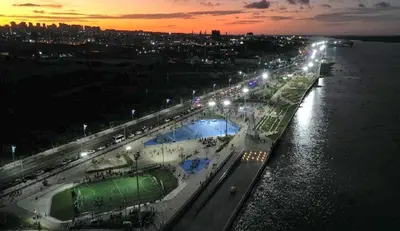 a view of a city at night with street lights at REFUGIO URBANO - Apartamento para descanso y trabajo remoto en Alameda del Río Barranquilla in Barranquilla