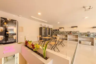 a kitchen and dining room with a table and chairs at Hostel Dorado Plaza Getsemaní in Cartagena de Indias