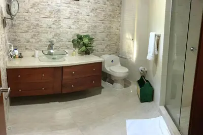 a bathroom with a sink and a toilet at Casa de playa Nijegi en Santa Veronica in Juan de Acosta