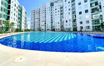 a large blue swimming pool in front of some buildings at Habitación Disponible en Cartagena cerca a la terminal de transporte in Cartagena de Indias