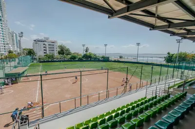 a tennis court with people playing tennis on it at Amplia habitación con vista al mar y baño privado in Cartagena de Indias