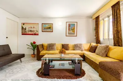a living room with a couch and a table at Apartamento en Centro Histórico De Cartagena in Cartagena de Indias