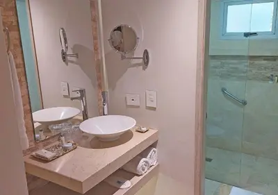 a bathroom with two sinks and a shower at Washington Plaza in Barranquilla