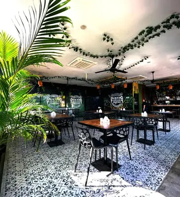 a dining room with tables and chairs in a restaurant at Hotel Cartagena DC in Cartagena de Indias