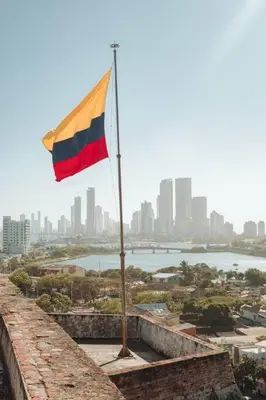 a flag on top of a building with a city at Apartamento Edificio los Delfines Bocagrande , ubicación y precio in Cartagena de Indias