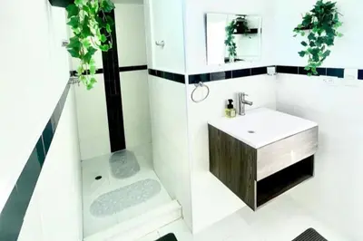 a white bathroom with a sink and a toilet at Apartamento Edificio los Delfines Bocagrande , ubicación y precio in Cartagena de Indias