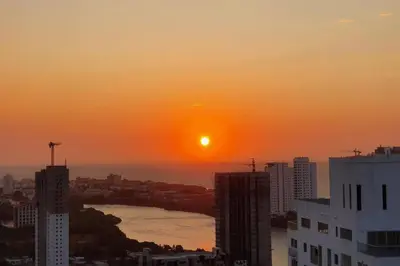 a view of the sunset from a city at Acogedor Apto en piso 22 vista al mar in Cartagena de Indias