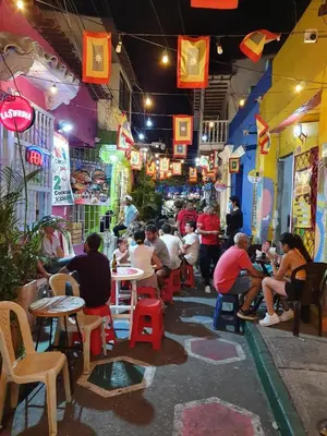 a group of people sitting at tables in a restaurant at Acogedor Apto en piso 22 vista al mar in Cartagena de Indias