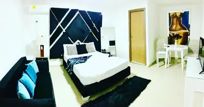 a bedroom with a king sized bed in a room at Hotel Platinum Luxury in Barranquilla