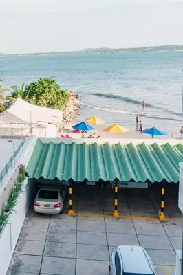 a view of a beach with a car parked in a parking lot at Acogedor Apartaestudio Laguito 1 Habitacion N4A1 in Cartagena de Indias
