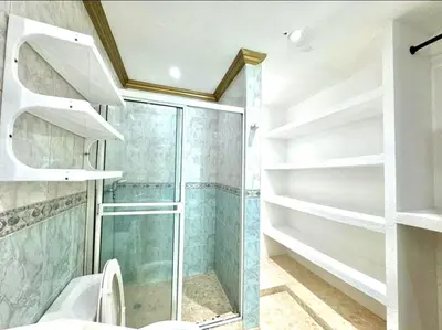 a bathroom with a shower and a glass shower stall at Casa de Lujo en Condominio Privado por habitaciones in Cartagena de Indias