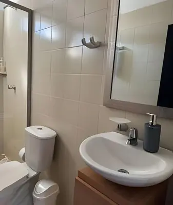 a bathroom with a sink and a toilet and a mirror at Céntrico y confortable apto Casa Doña yola 8 in Cartagena de Indias