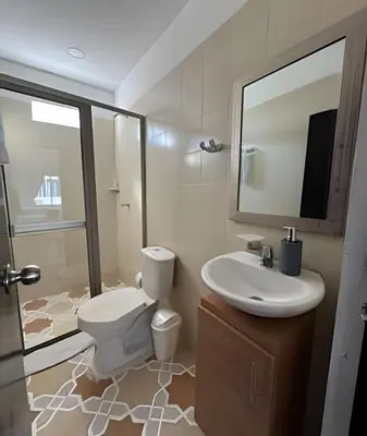 a bathroom with a toilet and a sink and a mirror at Céntrico y confortable apto Casa Doña yola 8 in Cartagena de Indias