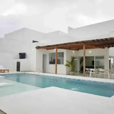 Espectacular casa en oferta con piscina privada y vista al mar